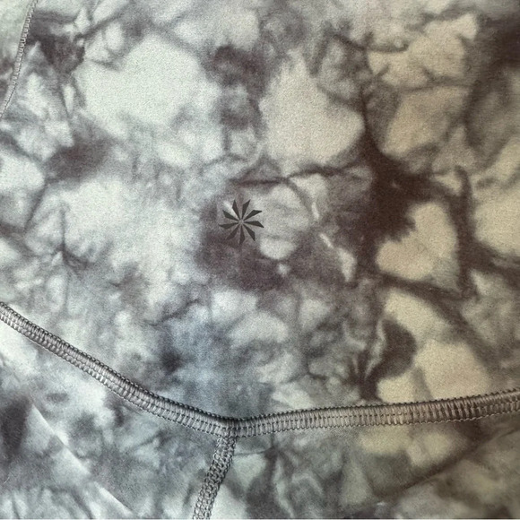 Athleta Blue Tie Dye Salutation Stash Pocket II Printed 7/8 Tight. Size Small - Picture 9 of 13